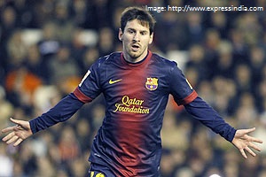 Lionel Messi scoring to Valencia